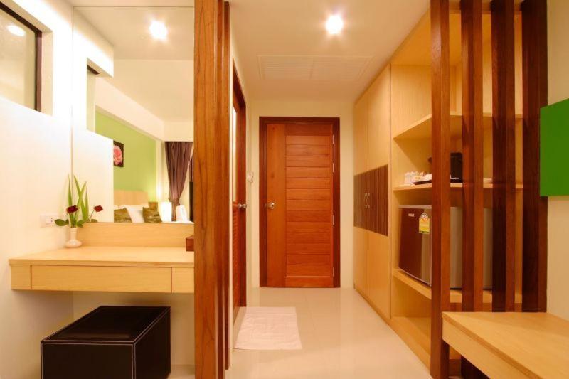 Kalim Beach Place Patong Extérieur photo