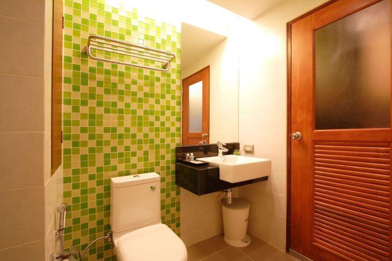Kalim Beach Place Patong Extérieur photo