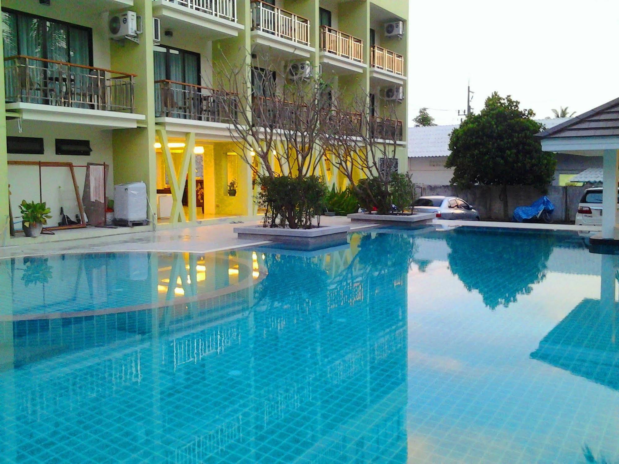 Kalim Beach Place Patong Extérieur photo