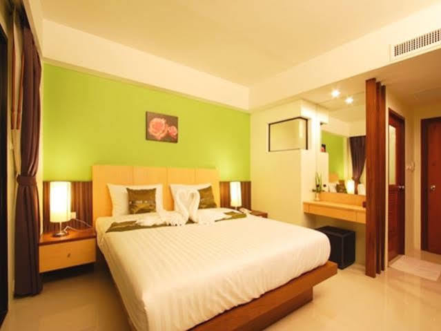 Kalim Beach Place Patong Extérieur photo