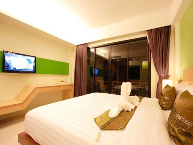 Kalim Beach Place Patong Extérieur photo